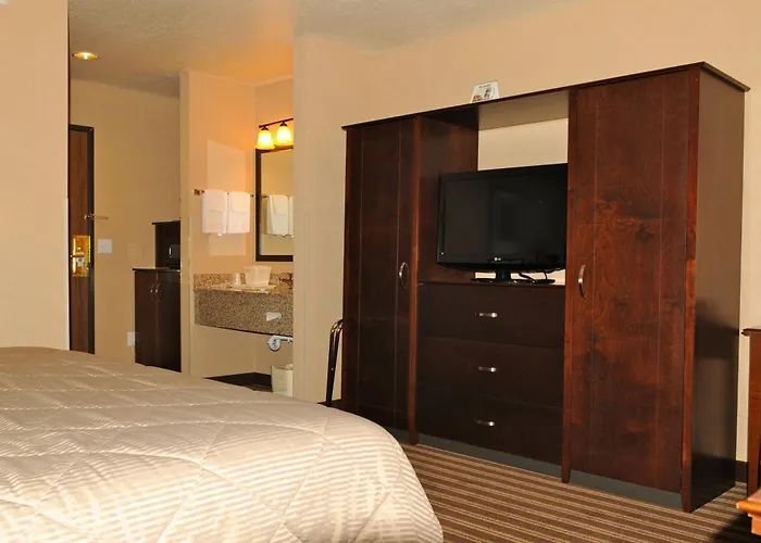 Yellowstone West Gate Hotel